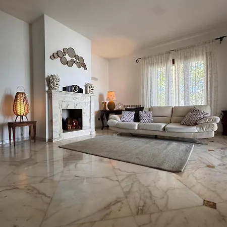 Erika Villa Gallipoli